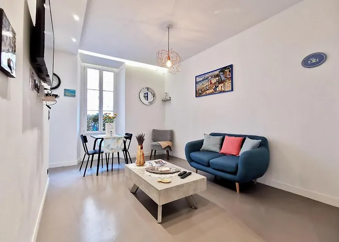 Le Petit Balcon By Booking Guys