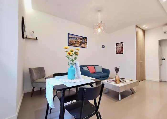 Le Petit Balcon By Booking Guys